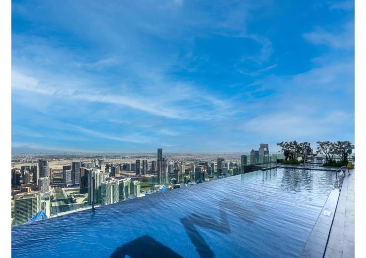 Keyrock Living - Burj Khalifa View Retreat With Pool
